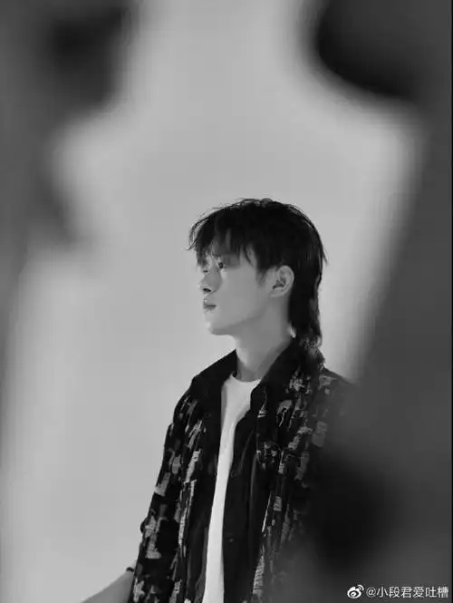 易烊千玺狼尾头