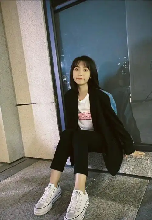 94年小花邢菲示范日系清爽穿搭,谁不想要甜甜的女友? 明星搭配 第3张