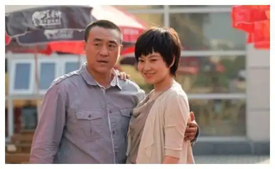 何冰:一顿饭就闪婚,结婚22年为何零绯闻?看他妻子是谁就知道了_腾讯新