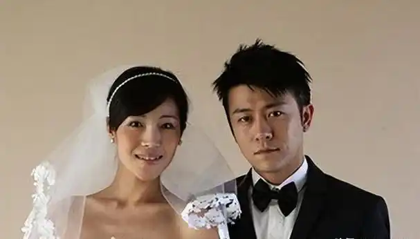 亲妈和干妈全是导演耗时20年都没捧红他却在娶妻改名后爆火