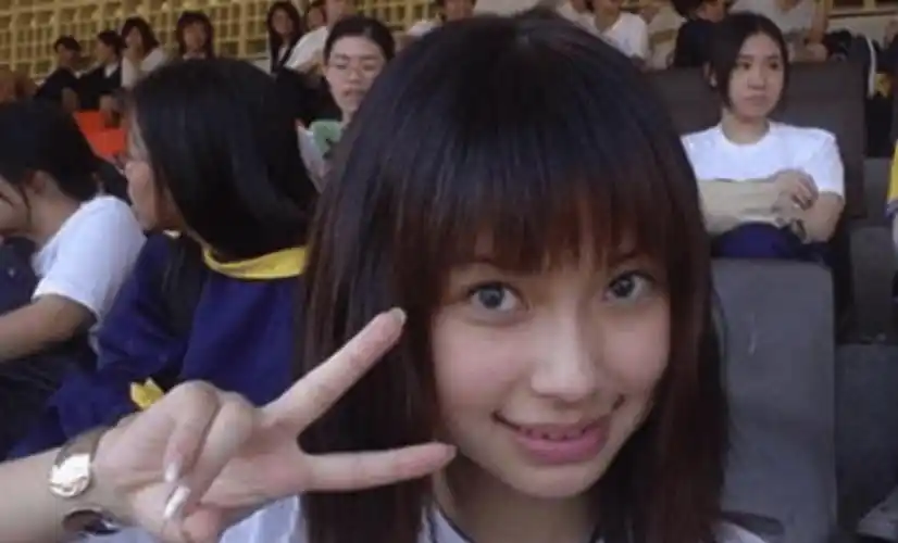 上海这一晚,杨颖的"玻尿酸"终于露出马脚,坑坑洼洼,笑容僵硬