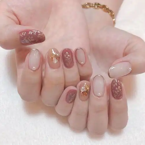 2020年超美25款新年美甲提案!有节日感却不俗气!