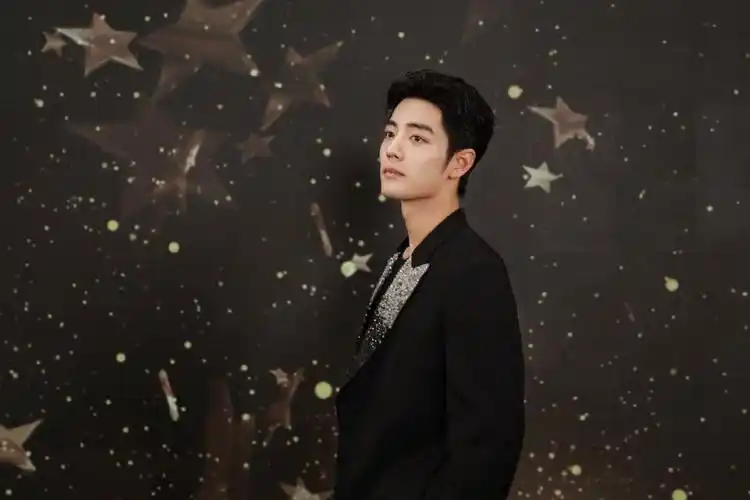 哇是黑色西装的肖战今天好帅