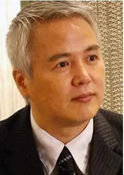 不同于一些歌手,演员们为了舞台造型而染发,林瑞阳是在生活中经常出现