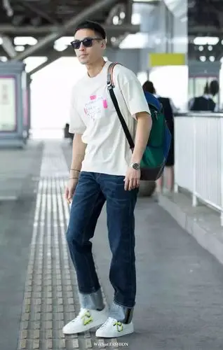 男明星张艺兴好一个干净清爽的少年