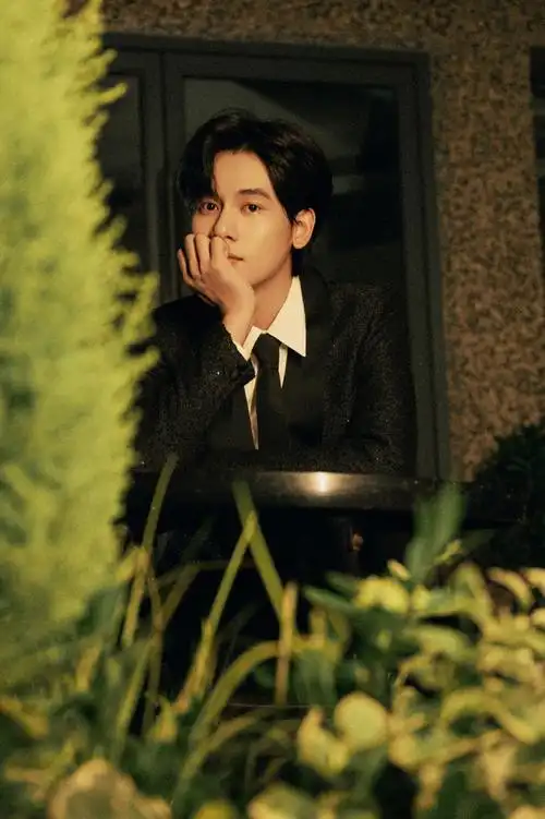 胡先煦夏日花园浪漫大片##胡先煦电话亭大片##上海国际电影节