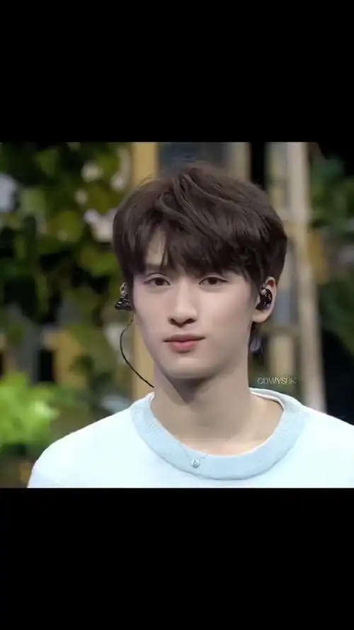 小熊小熊啊啊啊我爱的小熊严浩翔少年感