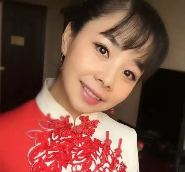 "国家一级演员"王二妮近照,和从前判若两人,网友:钱能改气质