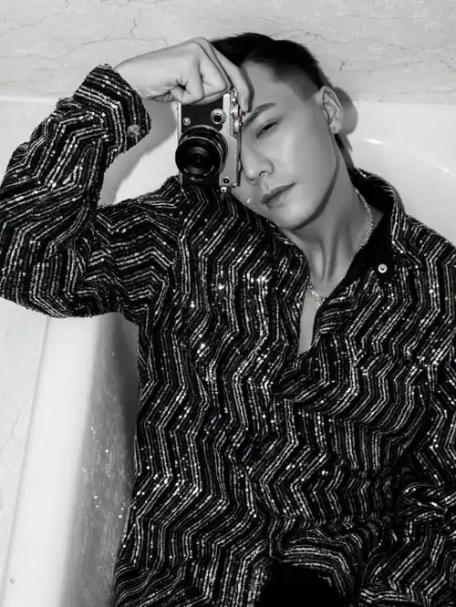 陈伟霆教你如何在浴室打造纯欲风