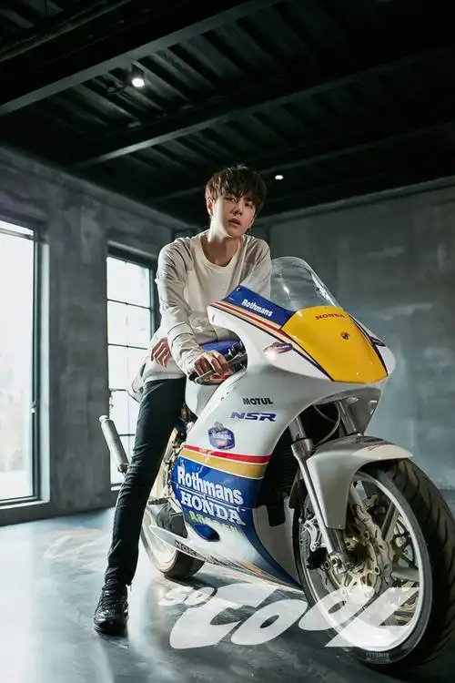 王一博酷炫机车运动风帅气写真49明星美桌网