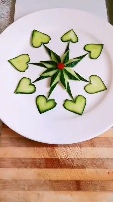 简单好看的黄瓜摆盘孩子都喜欢