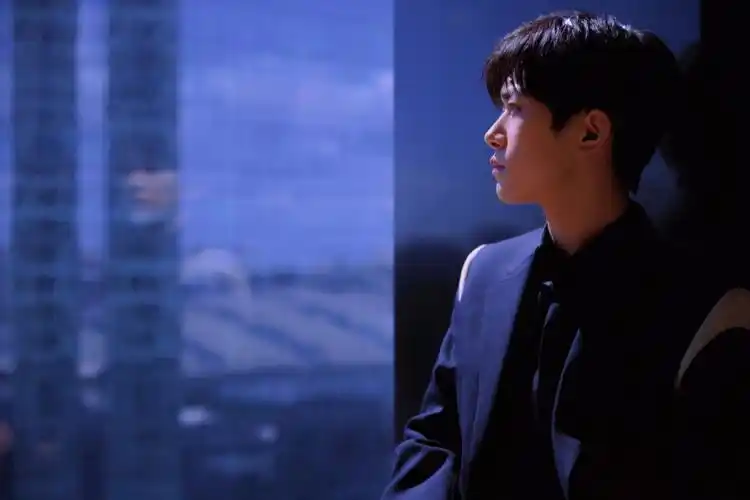 观他总有一个让人着迷的点易祥千玺让人戒不掉的明星#易烊千玺壁纸