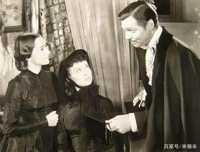 《飘》思嘉与媚兰:既是姑嫂,又是情敌,成长与和解从生孩子开始