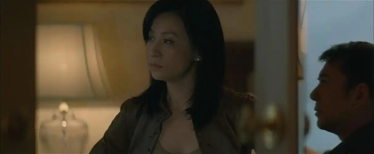 《无间道ii》里,黄志诚和mary在海景酒店房里讨论杀