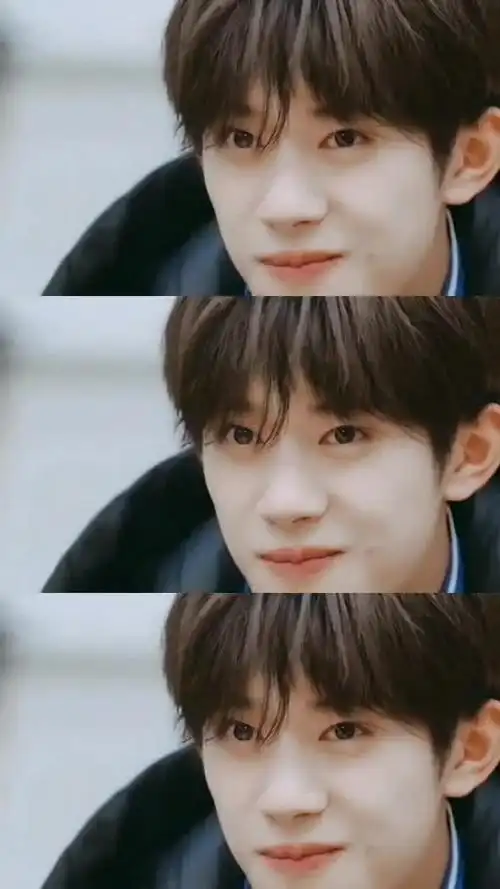 易烊千玺盛世美颜,笑起来梨涡浅浅,超治愈!