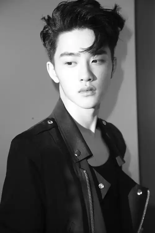 都暻秀图楼独一无二的寸头男爱豆