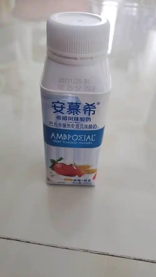 安慕希希腊风味酸奶草莓燕麦的热量和减肥功效