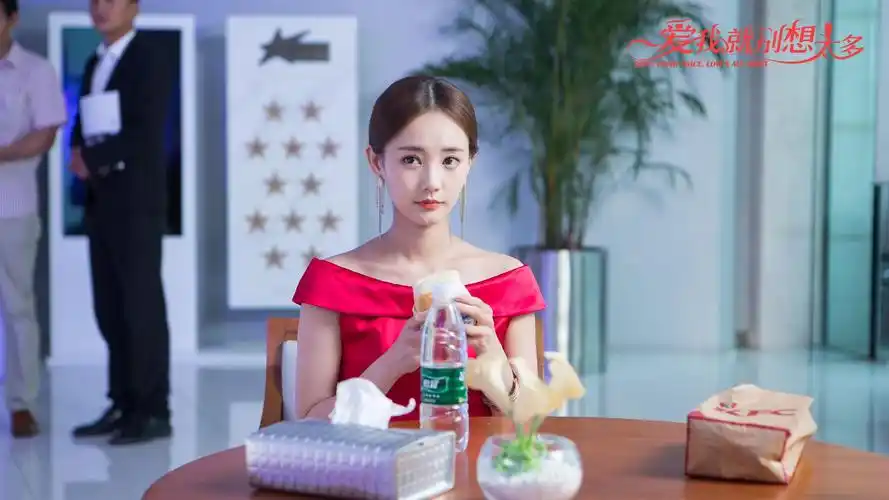 李一桐《爱我就别想太多》收官 夏可可鬼马机灵高热度圈粉_电视剧