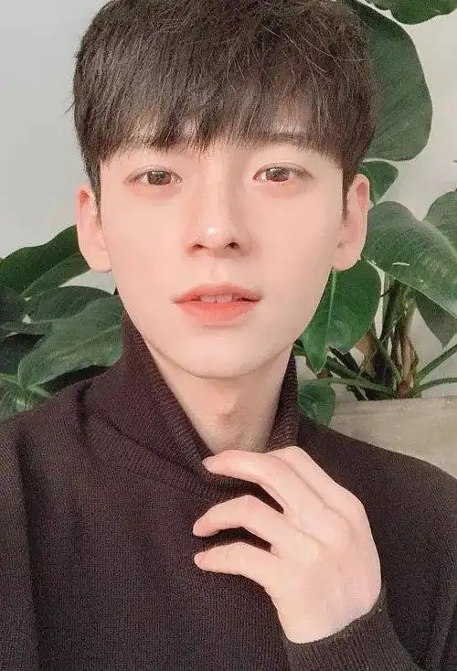 男生有刘海的发型这么修剪英俊有气场的短发呈现