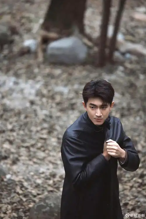 被大帅哥林更新帅到了今天中秋的森林walk大片帅到心巴上了