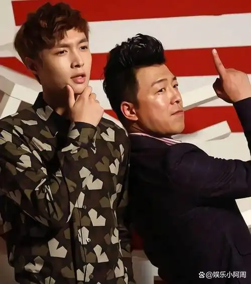 在《极限挑战》第一季中,张艺兴一直都表现得呆呆傻傻的,这让孙红雷