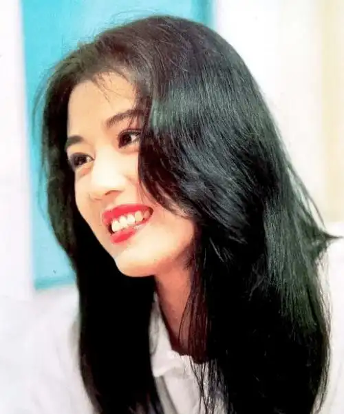 周海媚年轻时风华绝代,为何会孤独终老,甚至还被传出去世的谣言_感情