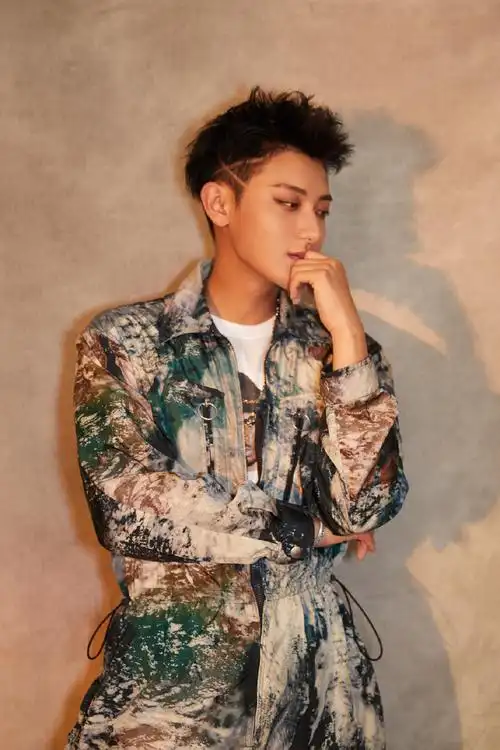 4/6 5/6 6/6 上一组图 下一组图 黄子韬相关图片 黄子韬创造101高清