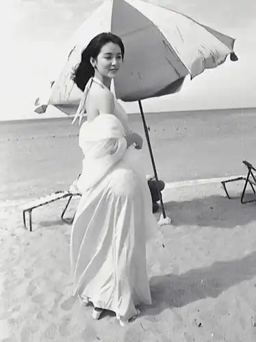 20多岁时候的林青霞