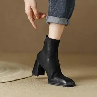 qitata他她短靴女2023年秋冬新款高级显瘦单靴韩版女靴子黑色单里34