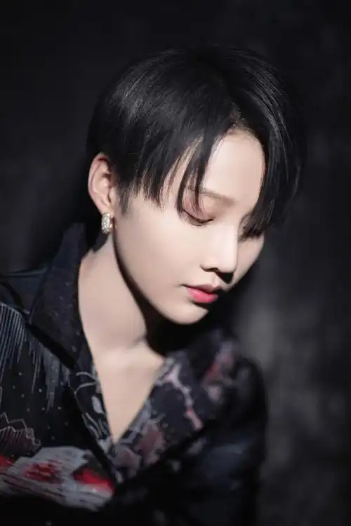 刘雨昕国风造型##央视五四晚会