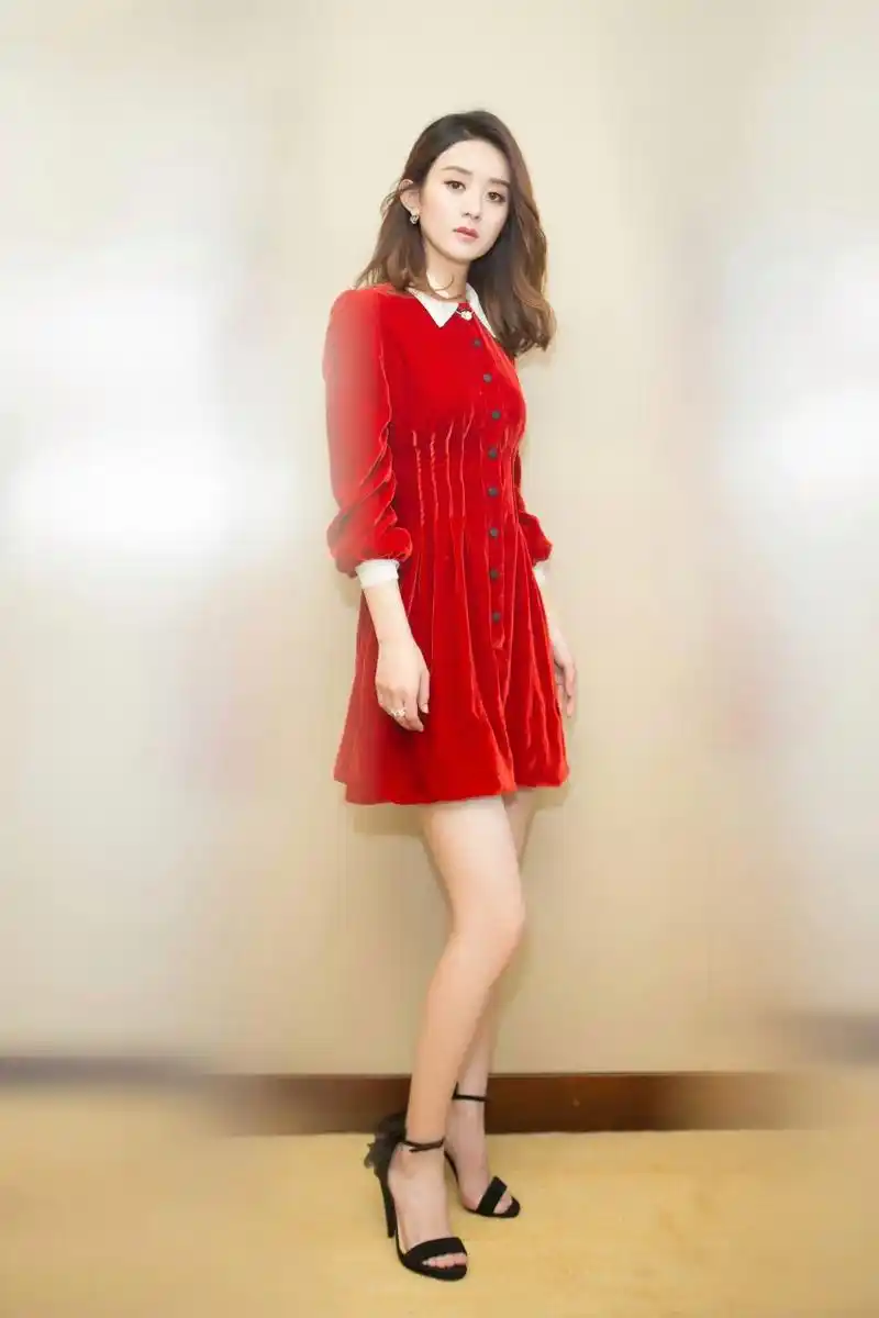 赵丽颖34码小脚丫,美腿玉足诱人颜值超高.