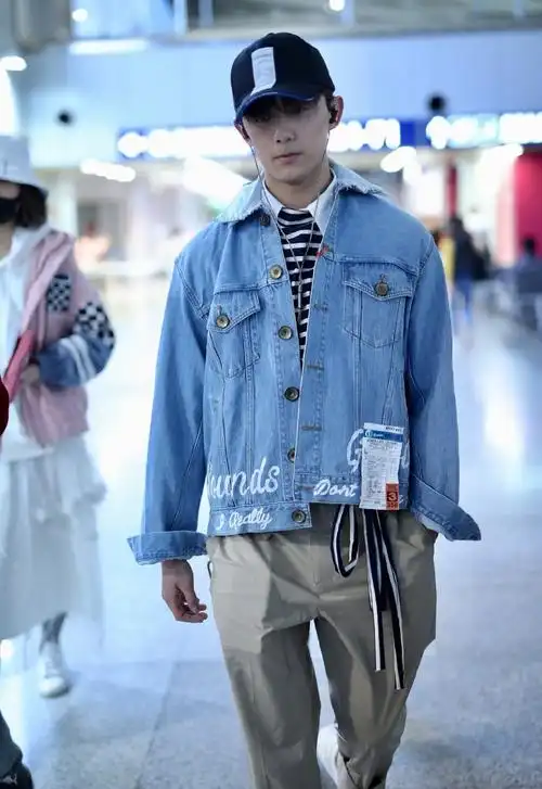 盐系少年吴磊机场街拍图片14
