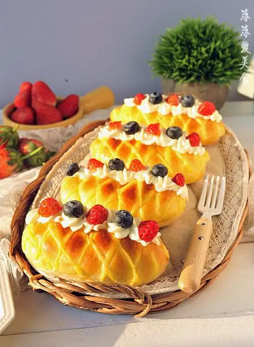 家人喜欢吃面包,我也爱做面包,什么排包,吐司,汉堡等各种面包换着花样