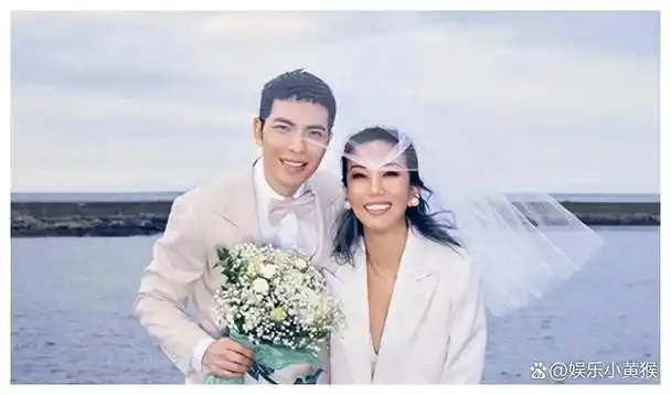 母亲是老戏骨,继父是著名演员,生父是画家,在继父支持下离婚