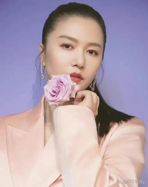 谭维维,1983年4月20日出生于四川省成都市,中国内地女歌手.