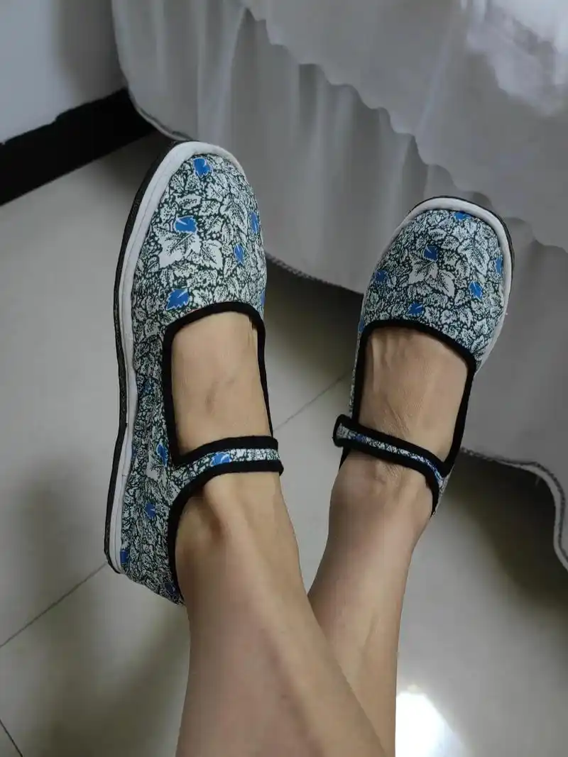 纯手工做的老布鞋特别舒服