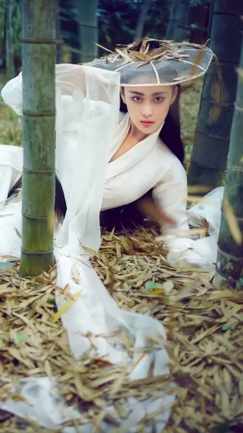 18:35:53张馨予汉服 古装巫仙国的猫同采自www