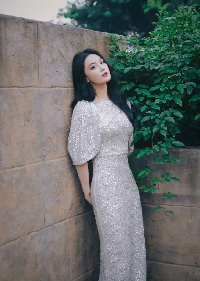 张馨予公开减肥餐,直言吃几天就消肿了,晒近照肤白貌美好养眼