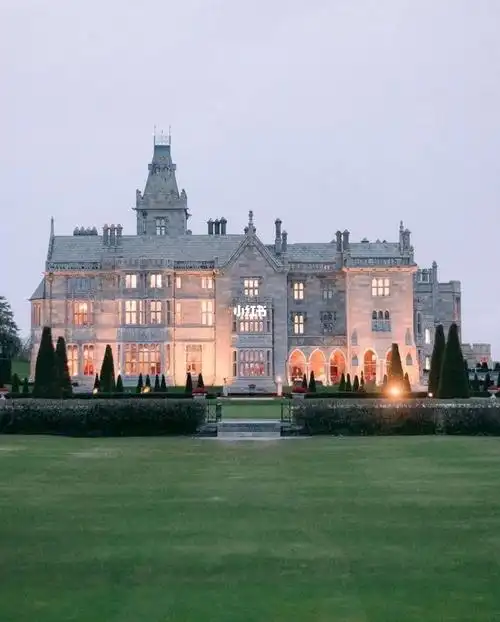 爱尔兰的阿代尔庄园宛如会发光的城堡