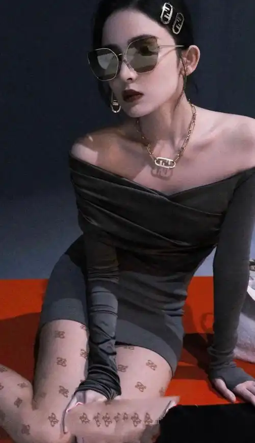 古力娜扎性感丝袜美腿集!黑丝篇!性感美女壁纸每日更新,支持一 - 抖音