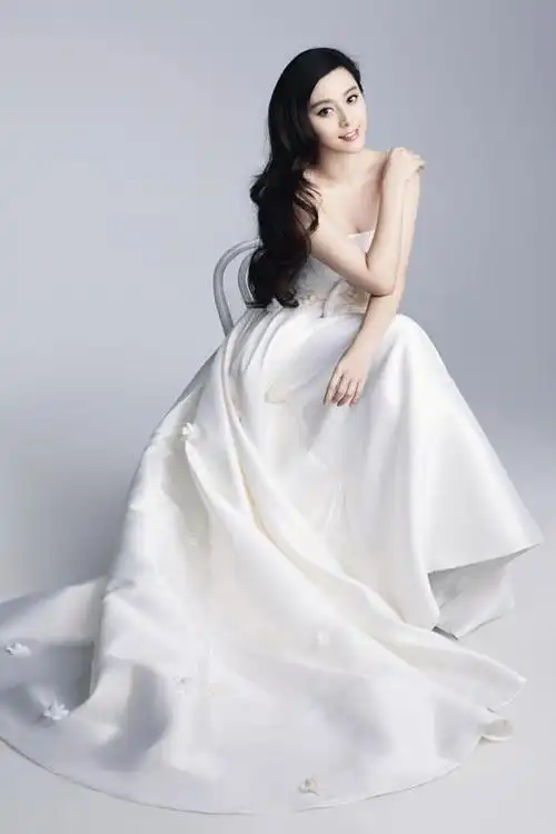 范冰冰为影楼拍的婚纱宣传照