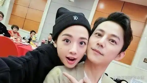 何炅妻子终现身?陪跑20多年却始终不被认可,何炅到底在怕什么?