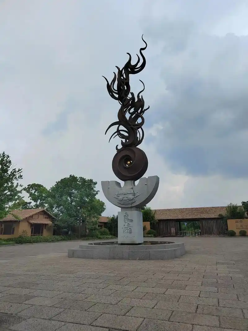 走进良渚古城遗址.