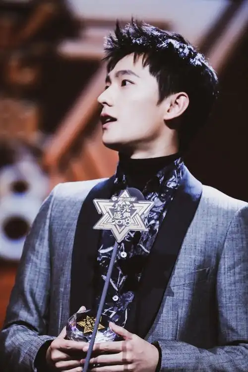 杨洋 67必须要有我们的侧颜一绝的咩咩啊,笑起来真的超迷人啊!