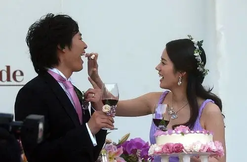 继续婚礼的粉红气氛