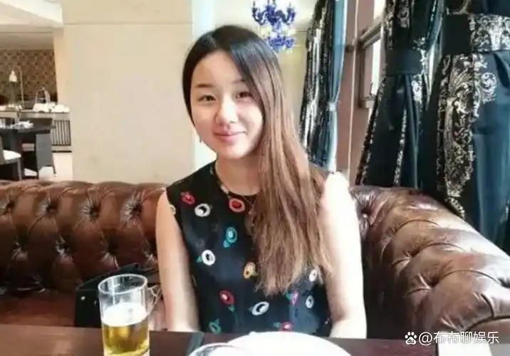 孟非婚姻隐瞒26年,妻子现身曝光年轻貌美,鲁豫见状直呼太漂亮了