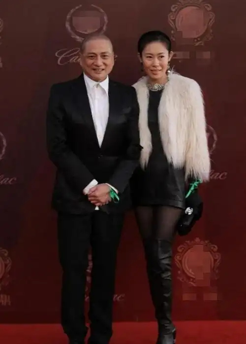 汤镇业老婆原来长这样五官虽普通气质却很高级大气