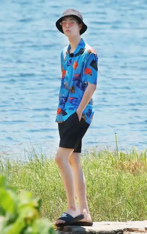 王一博海边被抓拍当看到生图下山药腿的真实腿围女生都要崩溃