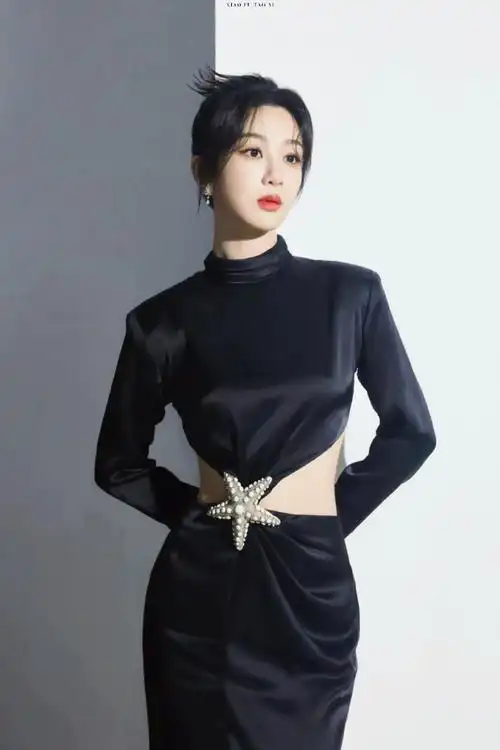 #杨紫##杨紫黑色闪钻镂空裙#