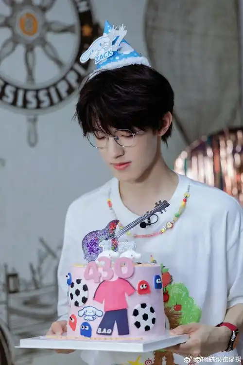 祝小宝@tf家族-张泽禹17岁生日快乐!